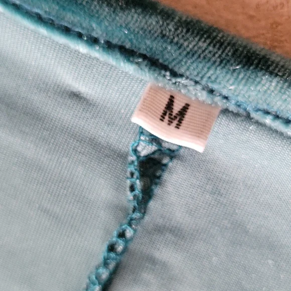 Long Sleeve Velvet Feeling V-neck Midi Dress - Picture 6 of 8